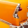 Oldtimer detail - achterlicht van gele Cubaanse auto van Marianne Ottemann - OTTI