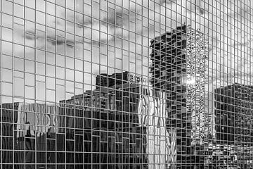 Architektonische Reflexionen in Utrecht (schwarz-weiß)