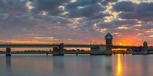 Panorama und Sonnenaufgang an der Jann-Berghaus-Brücke
