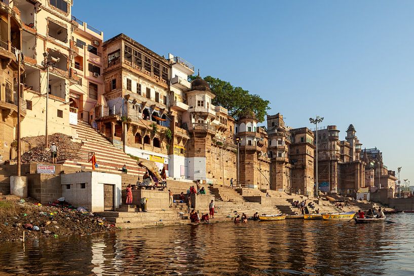 Die Ghats von Varanasi am Ganges von Roland Brack