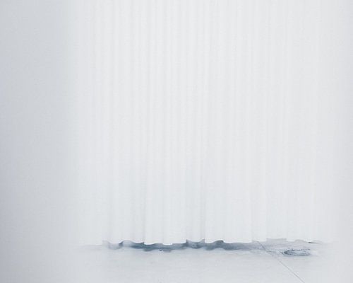 Minimalistische weiße Vorhänge