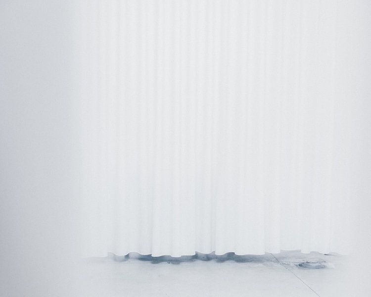 Des rideaux blancs minimalistes par Karlijne Geudens