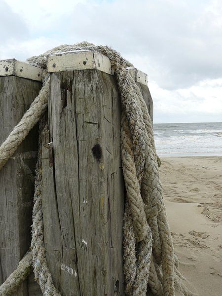 Strandpaal by Natascha Tunderman