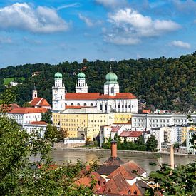 Uitzicht over Passau in het Beierse Woud van Hans-Jürgen Janda
