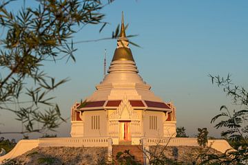 tempel op de top van een berg von Marcel Derweduwen