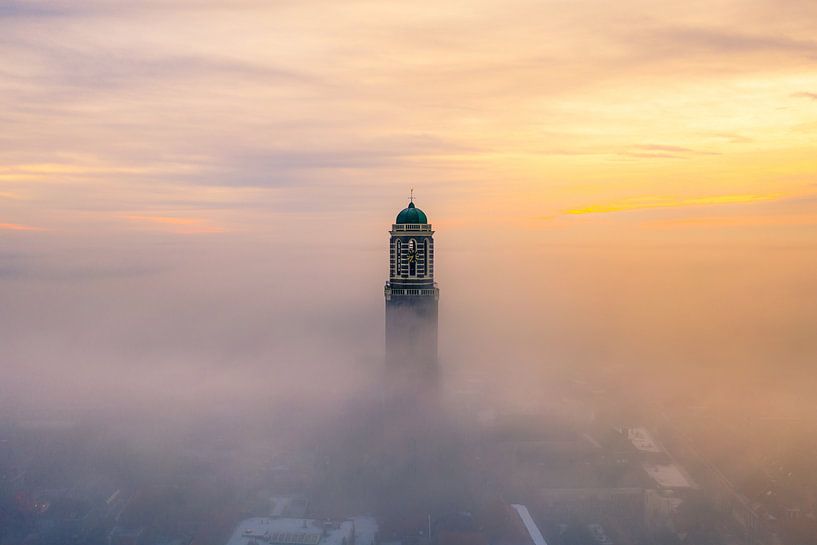 Zwolle in the mist van Thomas Bartelds