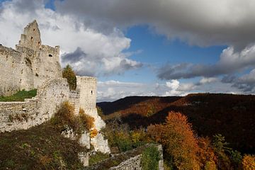 Kasteel Hohenurach bij Bad Urach in het najaar Baden Württemberg Duitsland van Frank Fichtmüller