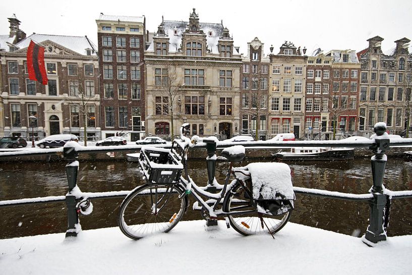 Snowy Amsterdam in winter on the canals by Eye on You