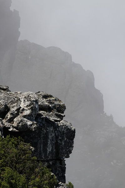 Tafelberg Kaapstad in de mist von Jan Roodzand
