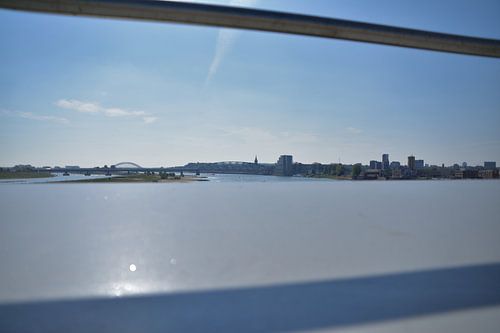 Kijkend naar Nijmegen.