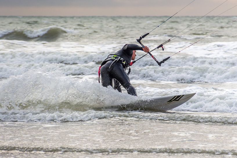 Surfer op de Noordzee te Oostende van didier de borle