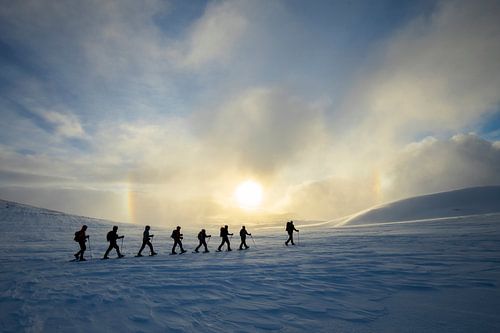 Backpacker für die Sonne mit Heiligenschein