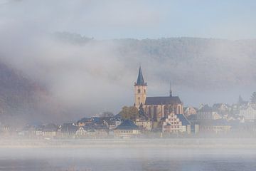Lorch im Herbstnebel, Rheingau von Christian Müringer