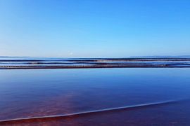 Ein tiefes Durchatmen am Ozean von Theodor Decker