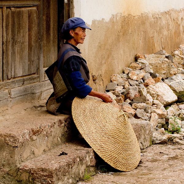 Vrouw met rijsthoed in China van Cindy Mulder