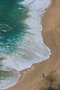 La ligne entre la mer et la plage vue d'en haut