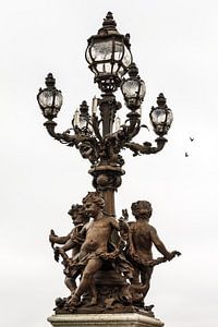 Laterne auf der Brücke Pont Alexandre III in Paris