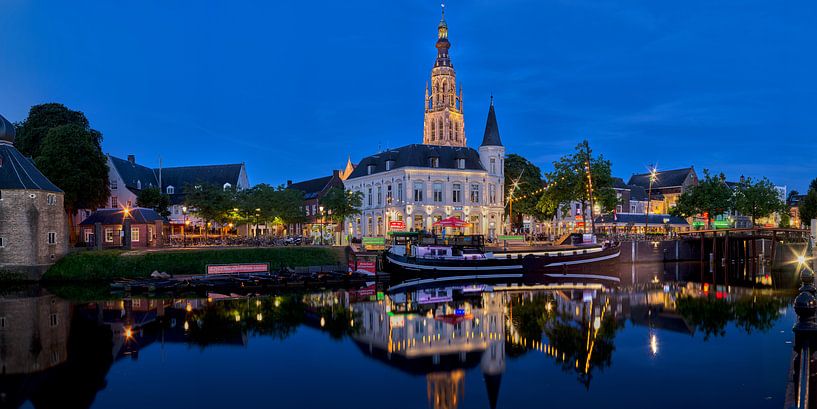 Panorama van de haven van Breda bij nacht van Cees van Miert