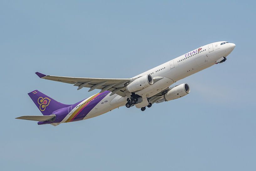 Start des Airbus A330-300 von Thai Airways International. von Jaap van den Berg