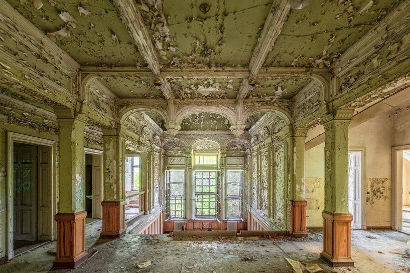 Abandoned building with unique architecture by Gentleman of Decay