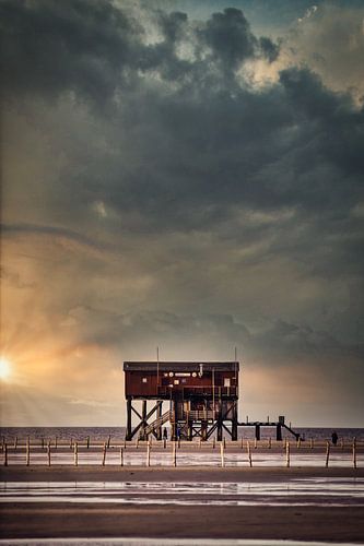 Stapelen op het strand - tussen storm en zon