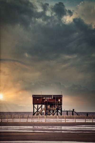 Stilt House on the Beach – Between Storm and Sun by Thorsten Güttes / 25pictures