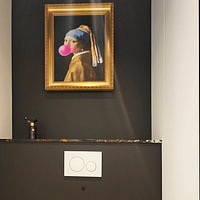 Klantfoto: Meisje met de Parel Bubble Gum. Bijgesneden versie. van Maarten Knops, op canvas