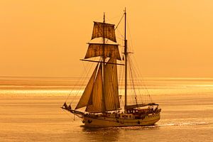 Sailing ship on the Wadden Sea. by Hennnie Keeris