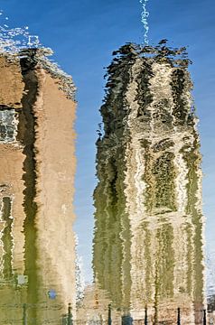 Spiegelbeeld Laurenskerk Rotterdam van Frans Blok