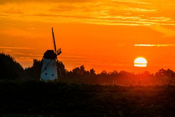 De windmolen en de zon by Christel Stevens