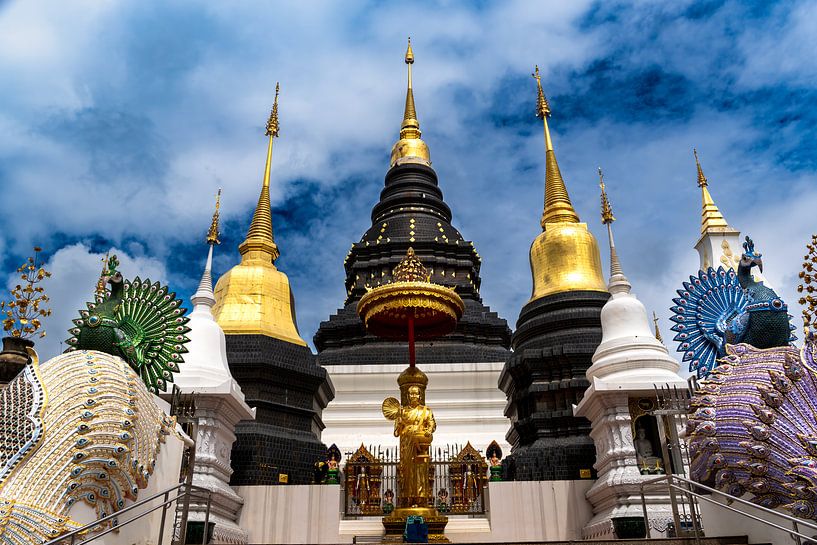 Chedi&#039;s et Bouddha du temple Wat Ban Den par Franklin Driessen