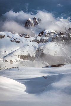 Dolomieten Cadini Groep in de sneeuw van Jean Claude Castor