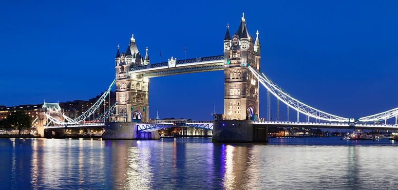 Tower Bridge zur blauen Stunde in London von Markus Lange