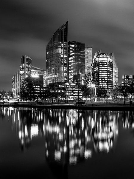 SKYLINE Den Haag in schwarz-weiß von Jolanda Aalbers