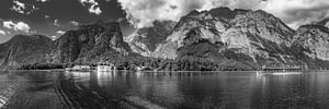 Der Königssee in Bayen bei Berchtesgaden. Schwarzweiss Bild.