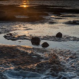 Zonsondergang in Portret stand aan de Friese Waddenkust Wierum van Waterpieper Fotografie