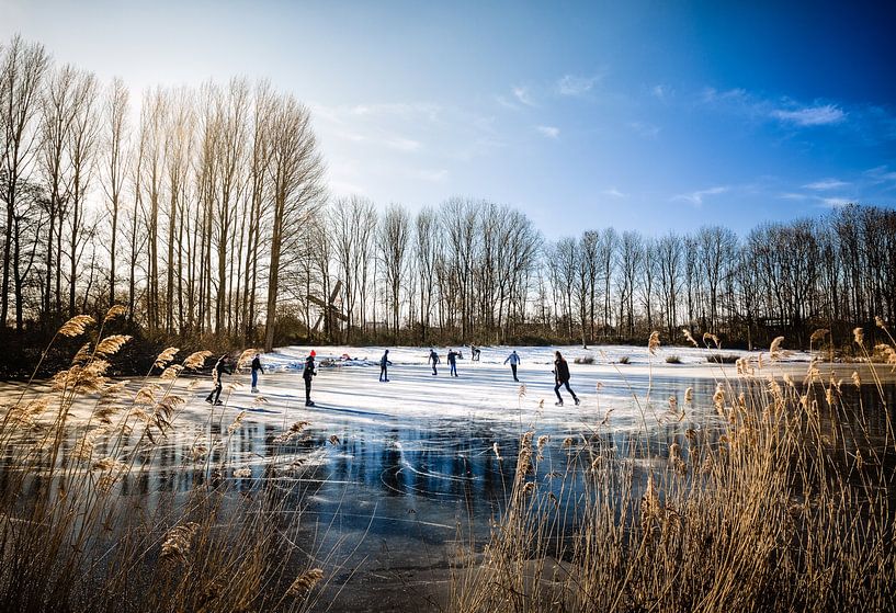 Plaisirs d'hiver sur la patinoire, grand patinage par Terschelling in beeld