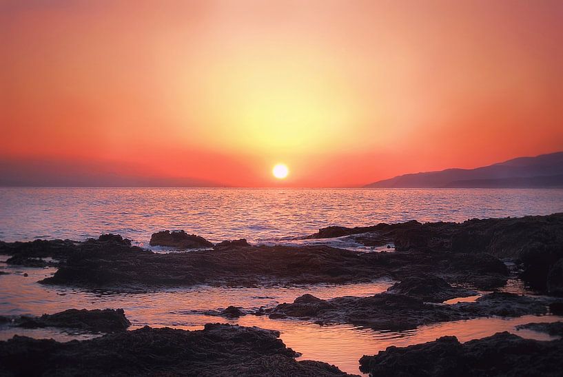 Zonsopgang in Chersonissos van Maickel Dedeken