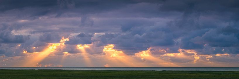 Zonnestralen over de Waddenzee van Henk Meijer Photography