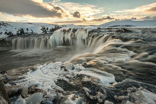 Godafoss, een mooie zonsopkomst in de winter