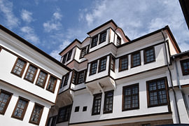 Typische Häuser in Ohrid von Erik Buitenhuis