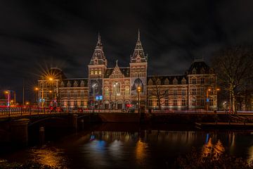 Rijksmuseum at night by zeilstrafotografie.nl