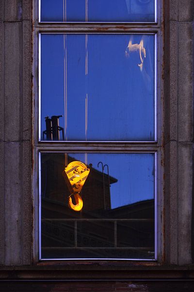 Window with lifting block by Georges Hoeberechts