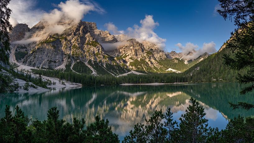 Pragser Wildsee in Italië van Bas & Esther Nature Phography