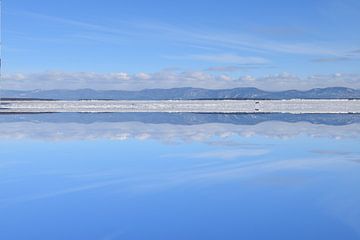Reflectie op de rivier in de winter van Claude Laprise