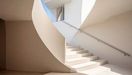 Huis met trap en zonlicht