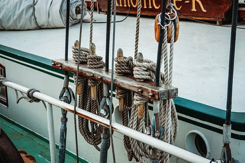 scheepstouw aan boord van een zeilschip in Kampen.