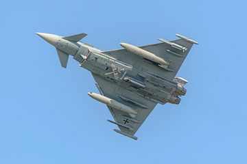 Opgestegen Duitse Eurofighter Typhoon. van Jaap van den Berg