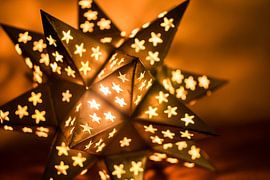 Weihnachtsstern mit goldenem Licht von Wouter Kouwenberg