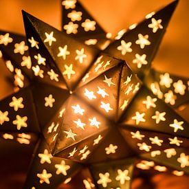 Christmas star with golden light by Wouter Kouwenberg